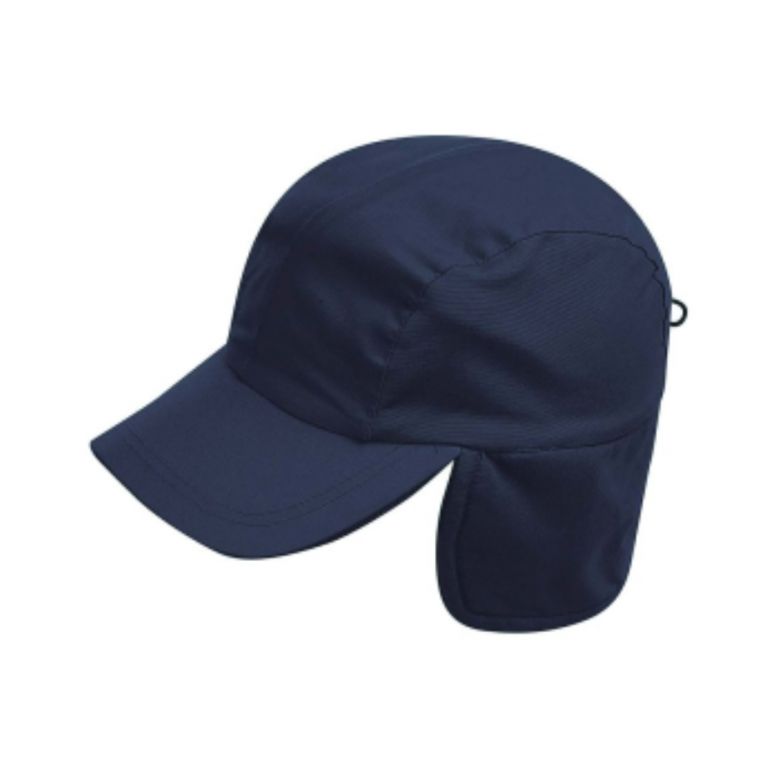 Теплая шапка с флисом внутри и синими защитами ушей